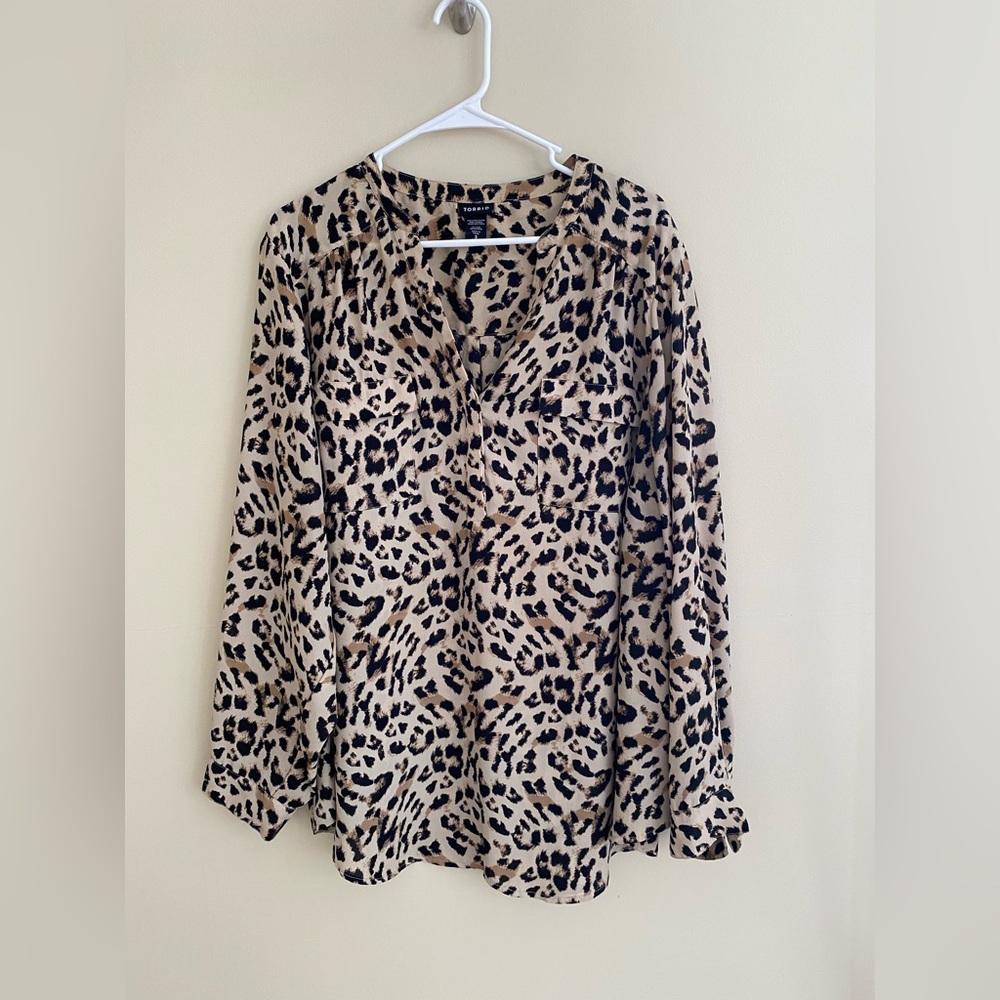 Torrid Long Sleeve Leopard Print Georgette Blouse with Breast Pockets size 3x